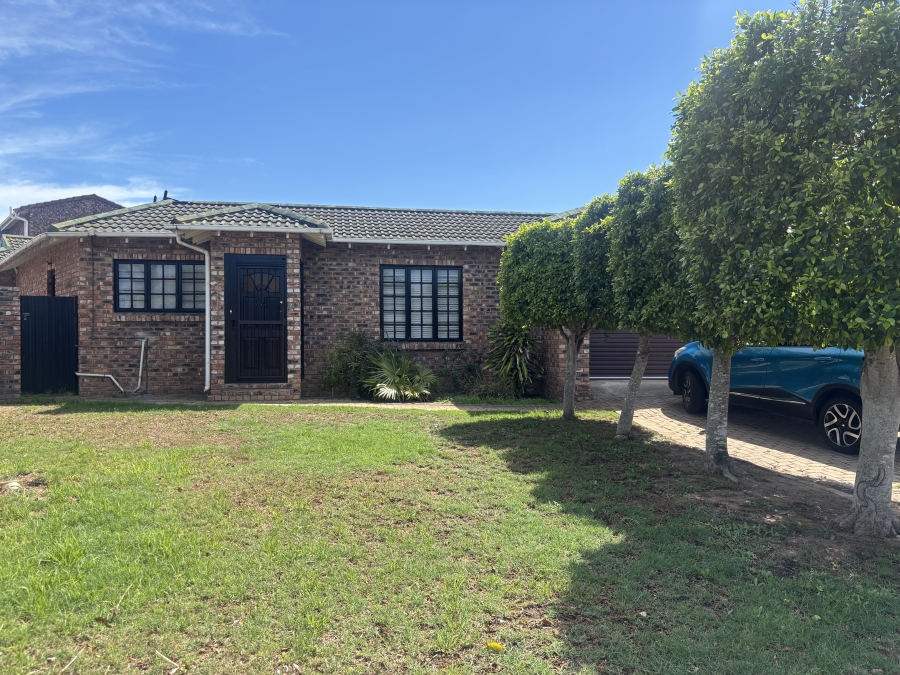 2 Bedroom Property for Sale in Summerstrand Eastern Cape